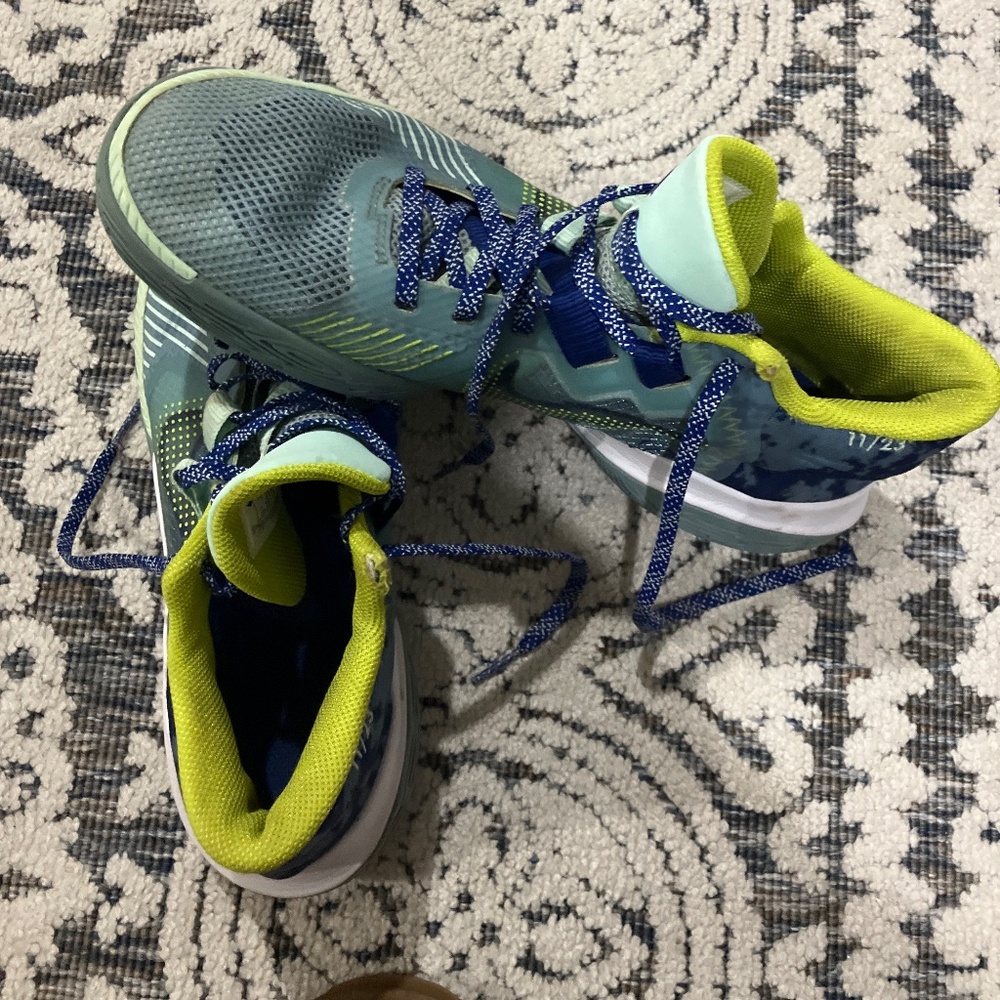 Basketball sneakers